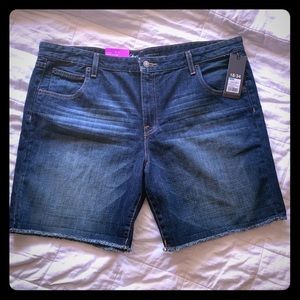 Boyfriend blue denim shorts size 18/34 NWT